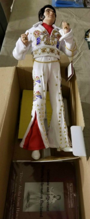 Value of an Ashton Drake Galleries Elvis Doll - Elvis in a ornate white costume