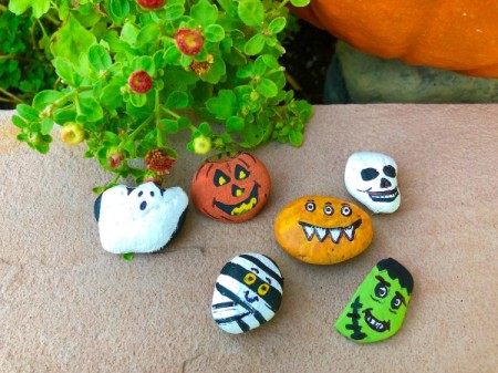 Decorative Halloween Stones - finished stones, note eyes and mouth on mummy