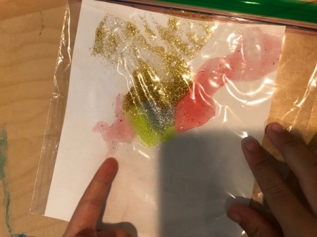 Glitter Art in a Ziploc Bag - continue working the glitter glue