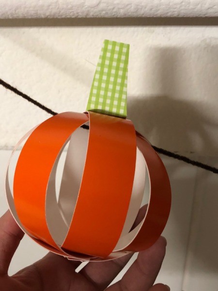 Pumpkin Garland - closeup of yarn through the pumpkin