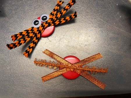 Spiderweb Display Sign - back and front of two spiders