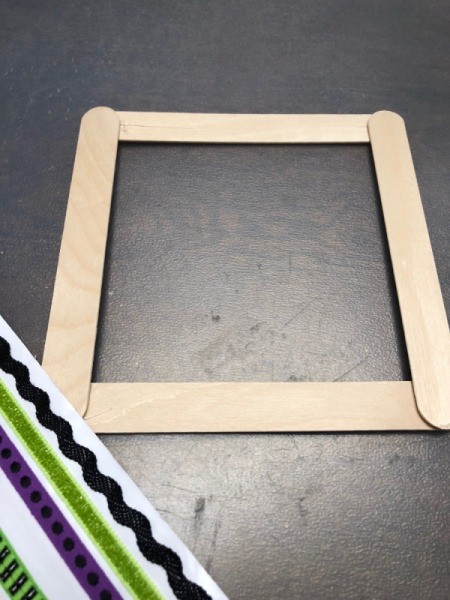 Halloween Seasonal Frame - glue 4 craft sticks together to make your frame