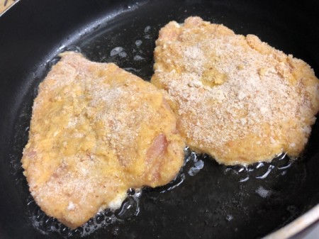 frying breaded chicken
