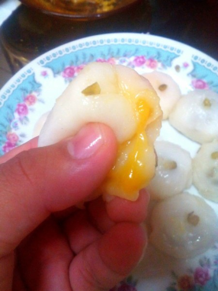 squeezing custar from batter