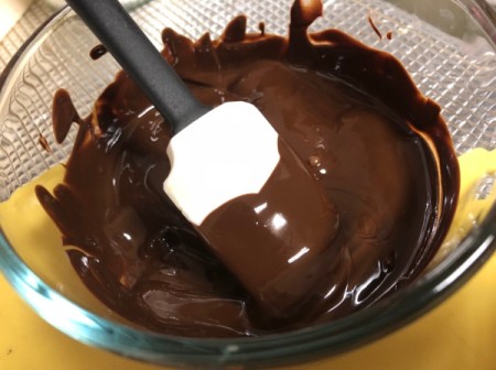 mixing melted chocolate