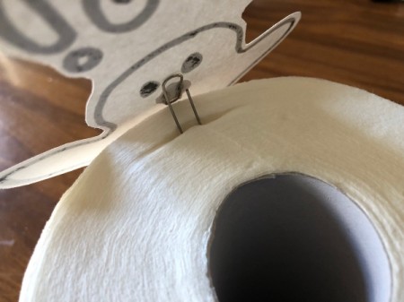 Fun Halloween Bathroom Decor - paper clip the ghost to the roll of TP