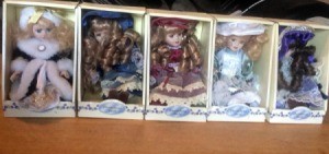 Identifying Porcelain Dolls - 5 small porcelain dolls in boxes
