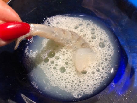 dipping shrimp in mixed egg