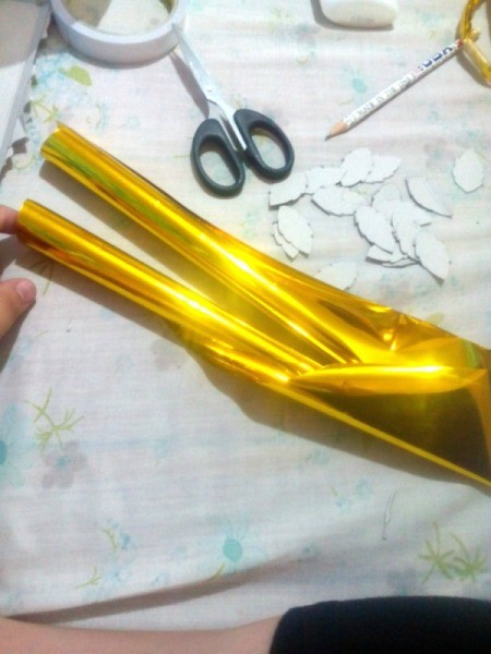 Laurel Leaf Headdress - cut a strip of the gold foil paper