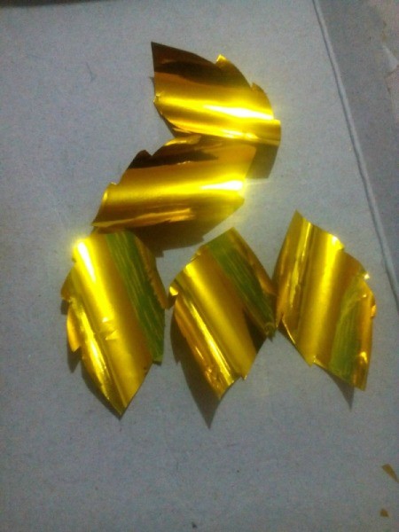 Laurel Leaf Headdress - 5 gold foil leaves