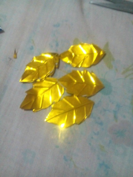 Laurel Leaf Headdress - veined gold leaves