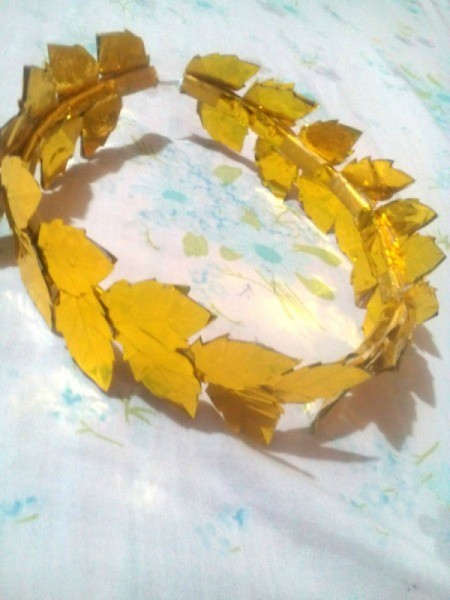 Laurel Leaf Headdress - finished headdress on cloth background
