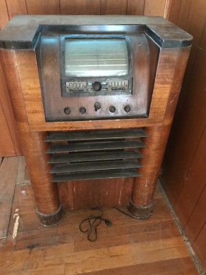 Value of Vintage Cabinet Radio and Console Stereo - vintage cabinet radio