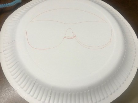 Last Minute Spider Face Mask - now draw a head on the tracing