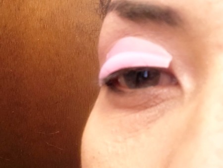 DIY Long-Lasting Eyelash Lift - glue pad to lid