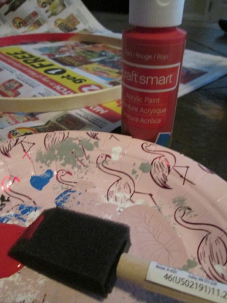 Embroidery Hoop Pet Art - paper plate with red paint and a foam brush