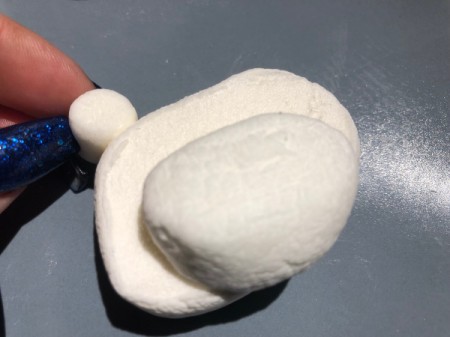 Marshmallow Polar Bears - stick mini marshmallows using chocolat to the large mallow