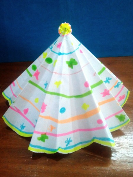 Paper Christmas Tree - done, make more to decorate the house