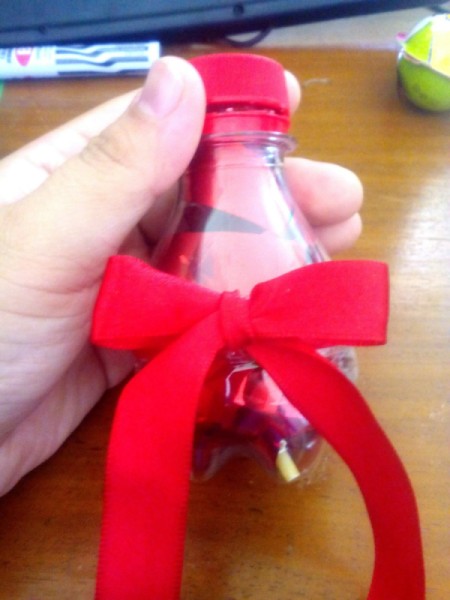 Apple-Bottle Christmas Gift Container - tie a ribbon around the bottle