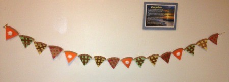 Pumpkin Pie Garland - hang