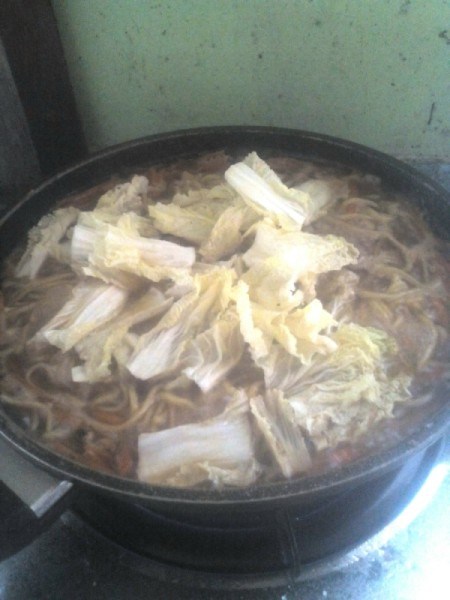 adding Chinese cabbage to soup