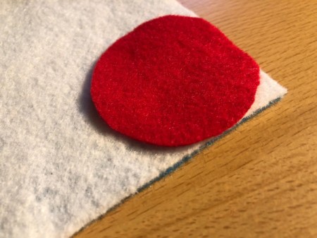 Dragon Scale Pillow - using one felt circle to cut more