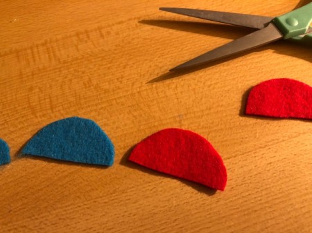 Dragon Scale Pillow - for the first edge cut several circles in half