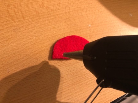 Dragon Scale Pillow - dab hot glue on the edges