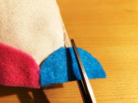 Dragon Scale Pillow - work across and trim the end