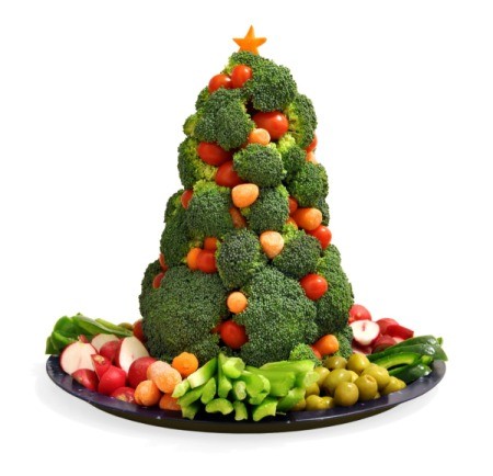 Christmas tree made with veggies.