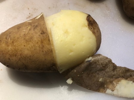 removing peel from scoured cooked Potatoes
