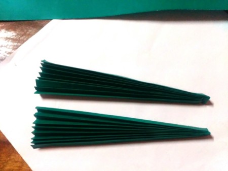 Christmas Tree Pop-up Card - cut the green paper in half