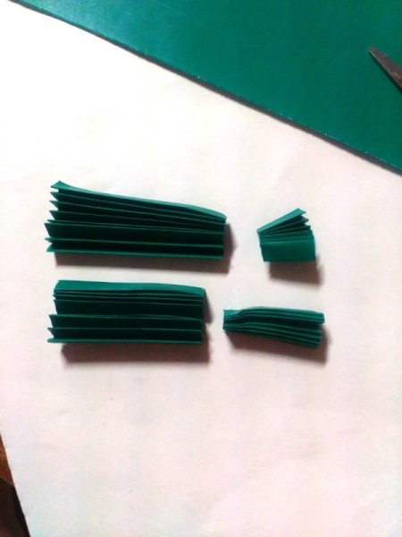 Christmas Tree Pop-up Card - cut the small the small halves in to smaller pieces of differing sizes