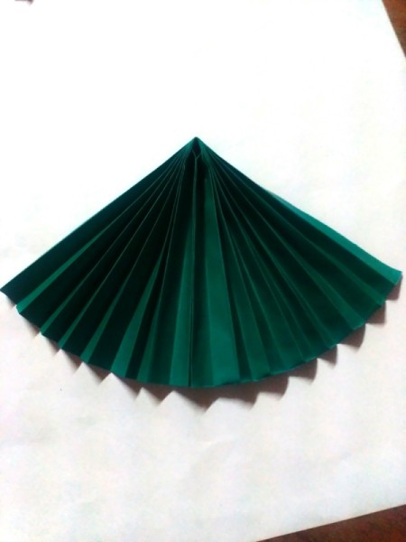 Christmas Tree Pop-up Card - glue the green pieces together along the inner side