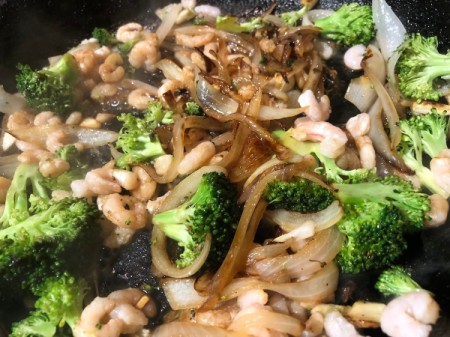 adding shrimp to noodles