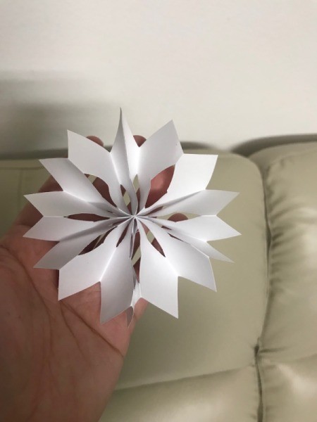 Snowflake Bow for Oversize Gift - use glue stick and glue the seams together