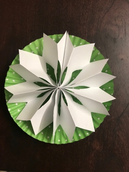 Snowflake Bow for Oversize Gift - closeup of isolated snowflake on liner