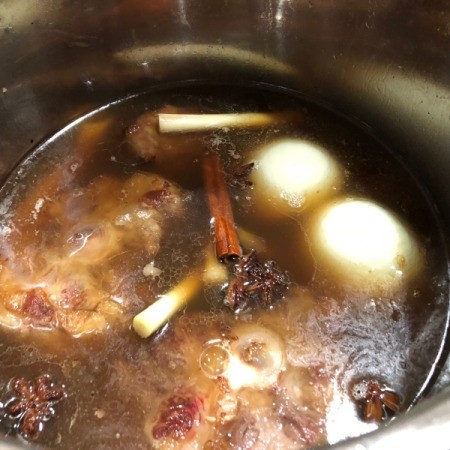 adding broth to oxtail