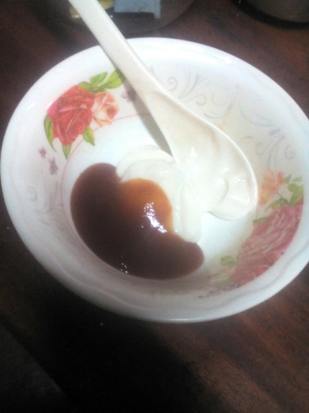 mixing mayo and catsup