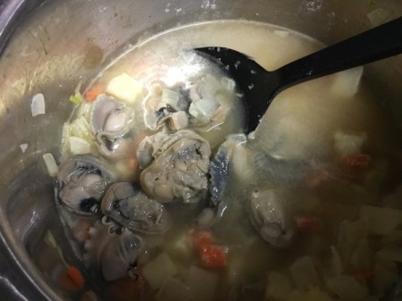 clams, juice and broth added to pot