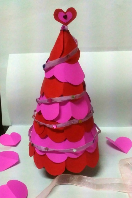 Making a Paper Valentine Tree - Valentine tree