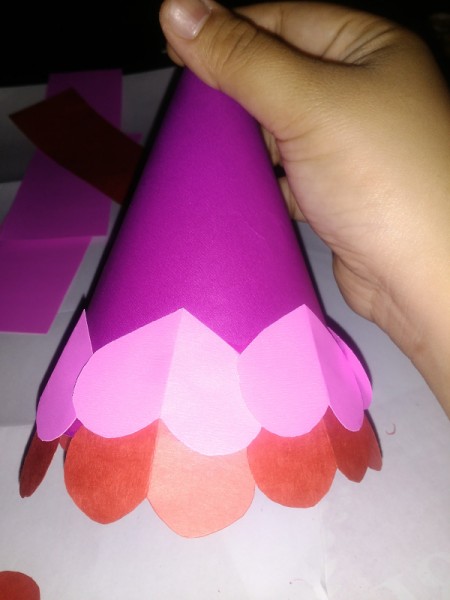Making a Paper Valentine Tree - cover the cone with the paper hearts in rows of alternating colors