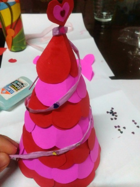 Making a Paper Valentine Tree - decorate your tree as you like