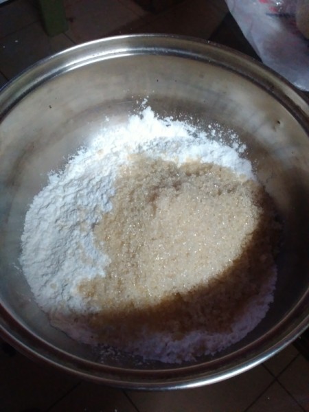 rice flour & sugar in bowl