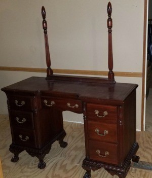 Identifying Bedroom Furniture - mahogany finish 7 drawer vanity style dresser