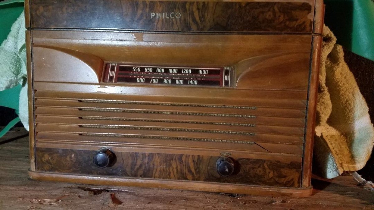 Finding The Value Of A Philco Tabletop Record Player Thriftyfun