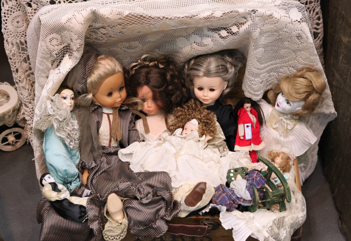 selling vintage dolls