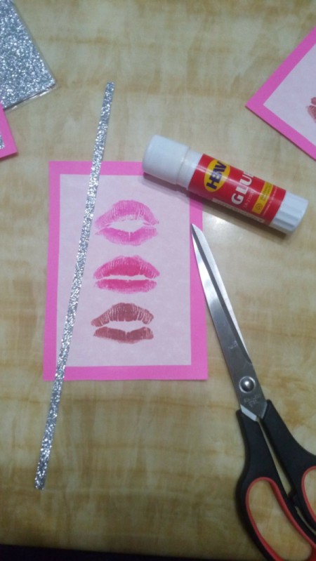 Kissmark Decorative Banner - cut thin strip of the glitter paper and glue to the light paper as a frame