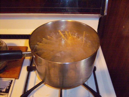 cooking Fettuccini in pan