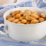 Bowl of cooked white beans.